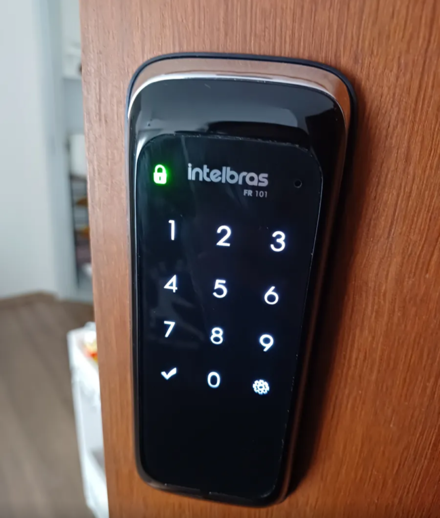 Melhor Fechadura digital de 2026 - Modelo Intelbras FR 101